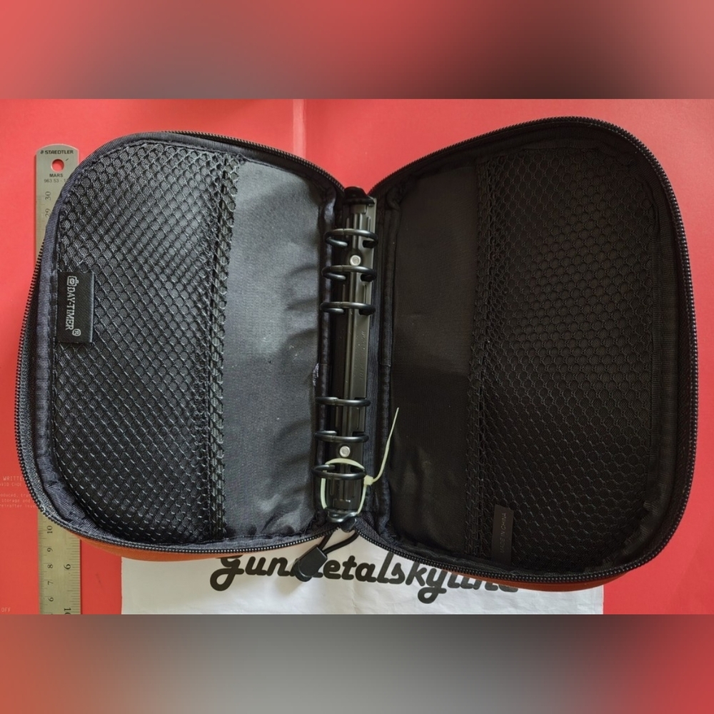 Day-timer mini-rugged multi-pocket Organizer trapper keeper / binder planner